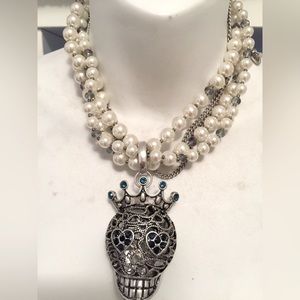PEARLS AMD SKULL